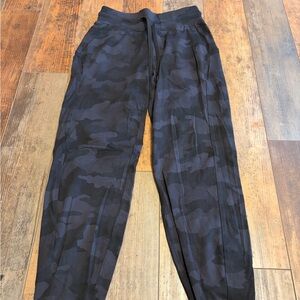 Women’s lululemon black and gray camo joggers size 2